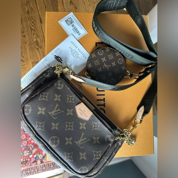 Gently used Louis Vuitton wallet. I don't want it - Depop